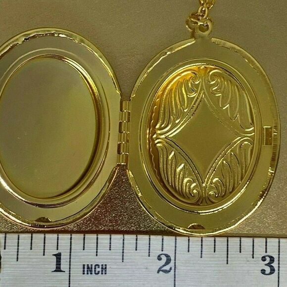 COPY - Pearl Victorian Lady Cameo Gold Locket Necklace - Picture 7 of 7